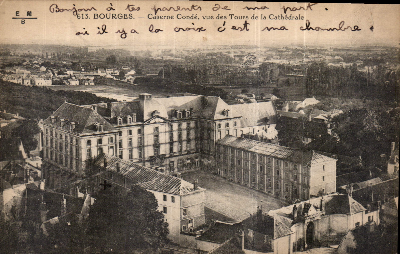CPA Bourges Caserne Conde vue des Tours de la cathedrale Militaria
