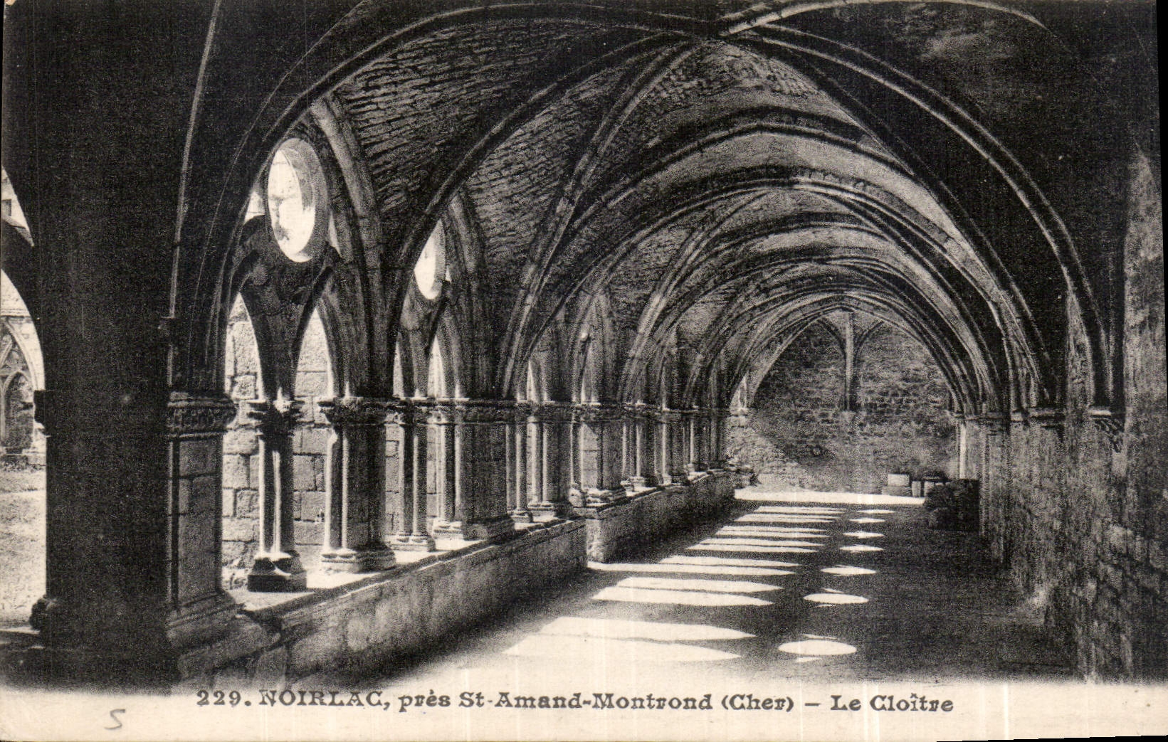 CPA Noirlac pres St Amand Montrond Cher Le Cloitre 