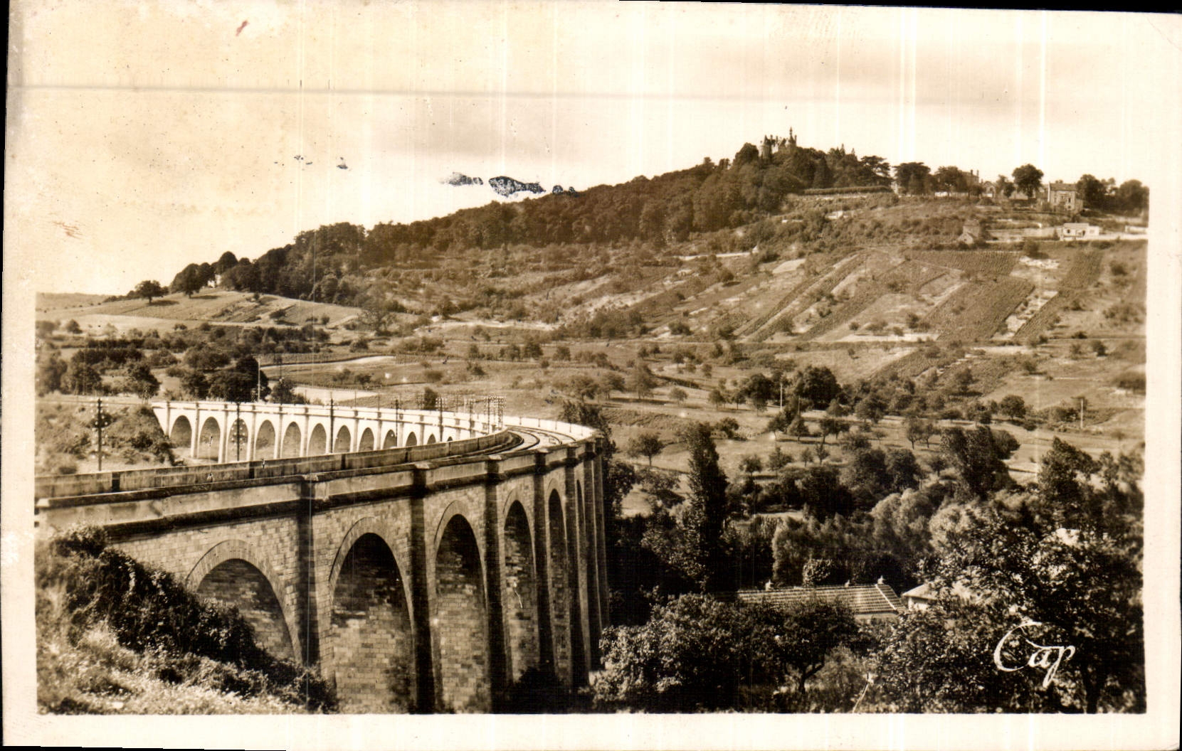CPA Sancerre Vue generale de St Satur et son Viaduc 