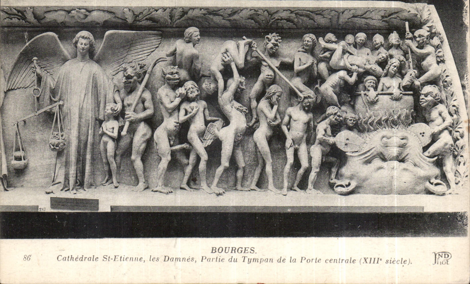 CPA Bourges Cathedrale St Etienne les damnes Partie du Tympan de la Porte centrale 