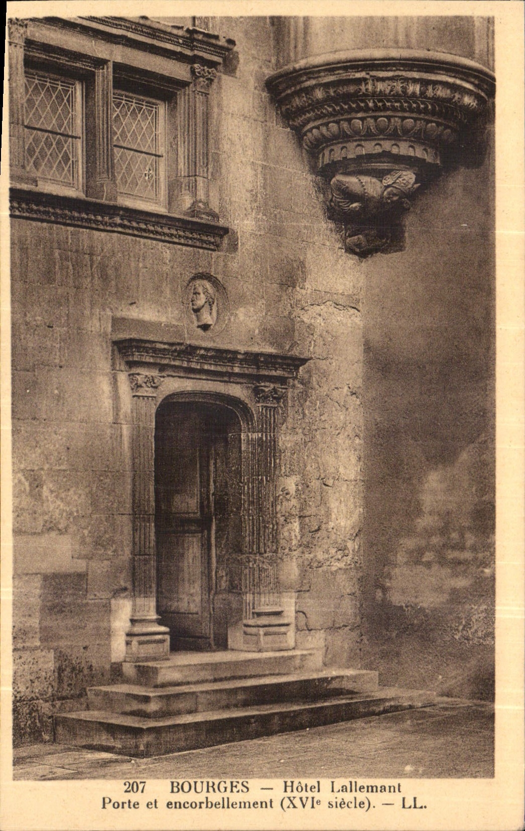 CPA Bourges Hotel Lallemant Porte et encorbellement 