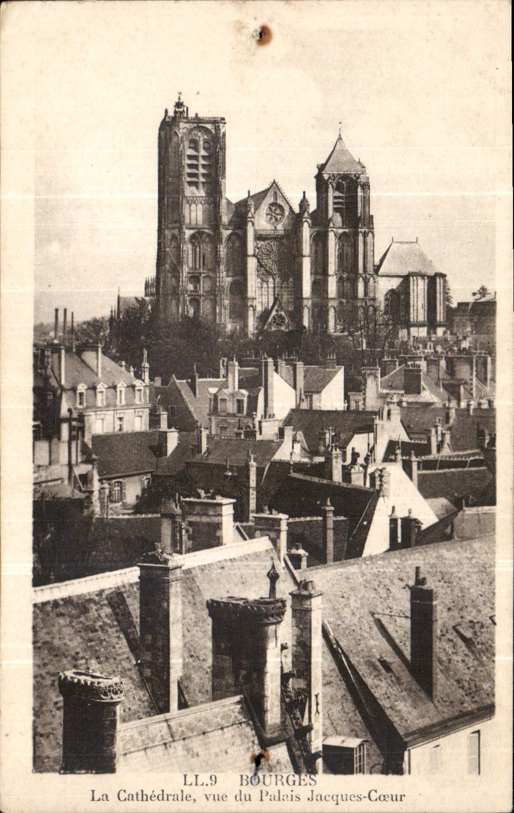 CPA Bourges La Cathedrale vue du Palais Jacques Coeur 