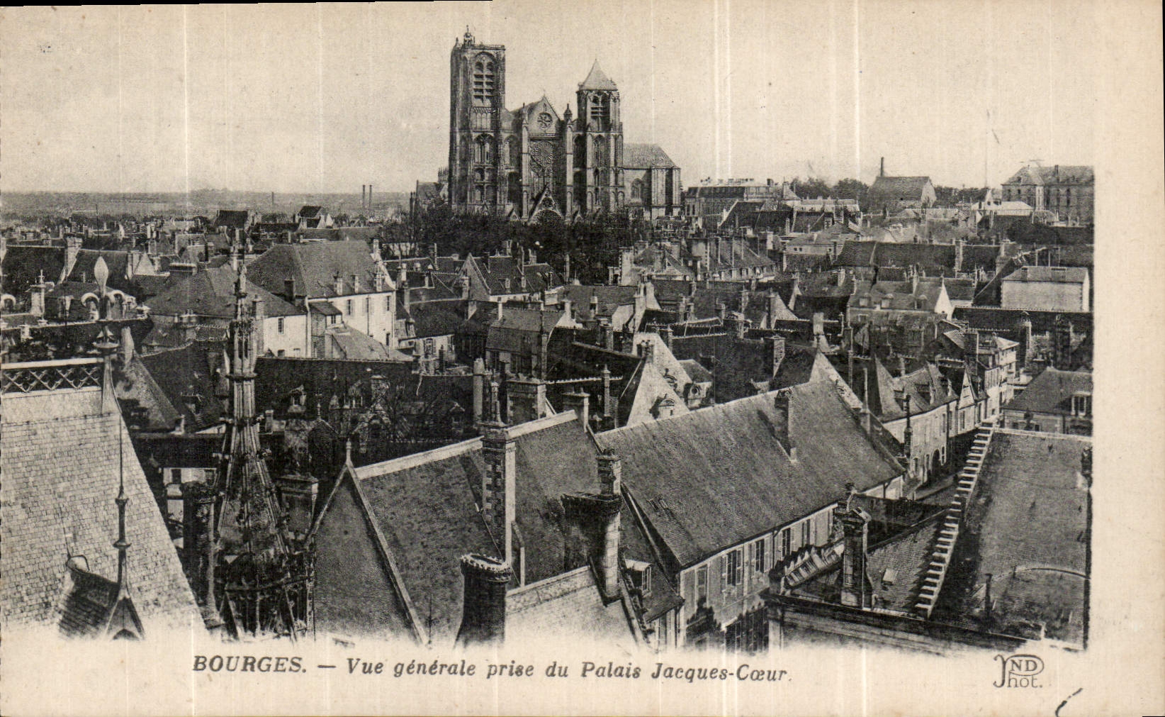 CPA Bourges Vue generale prise du Palais Jacques Coeur 
