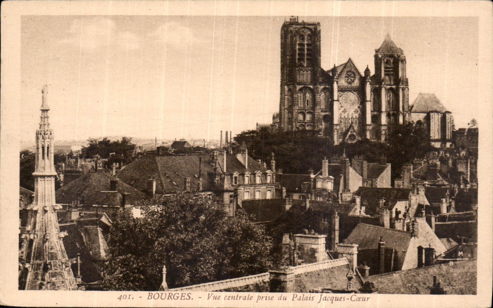 CPA Bourges Vue centrale prise du Palais Jacques Coeur 