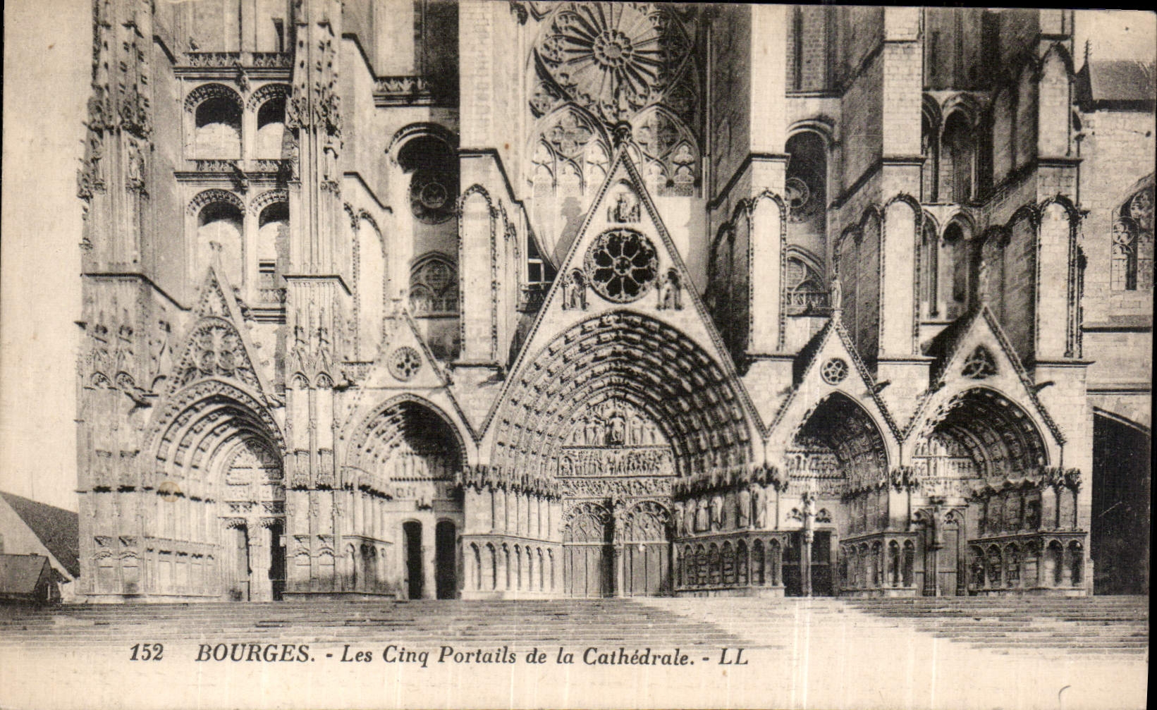 CPA Bourges Les Cinq Portails de la Cathedrale 