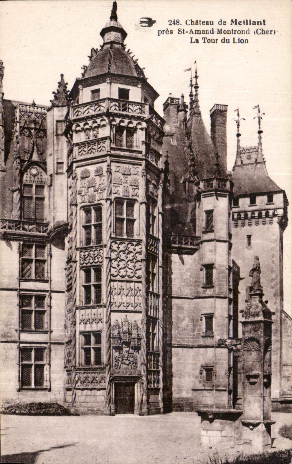 CPA Chateau de Meillant pres St Amand Montrond Cher La Tour du Lion 