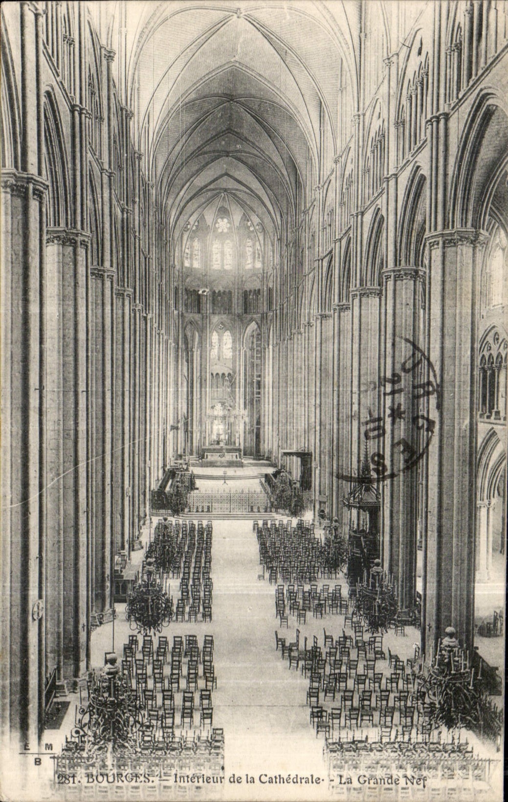 CPA Bourges Interieur de la Cathedrale La Grande Nef 