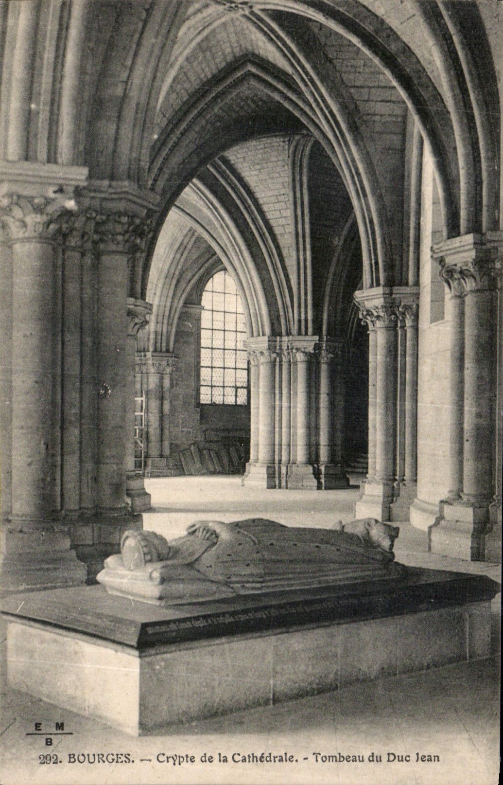 Bourges — Crypte de la Cathédrale — Tombeau du Duc Jean