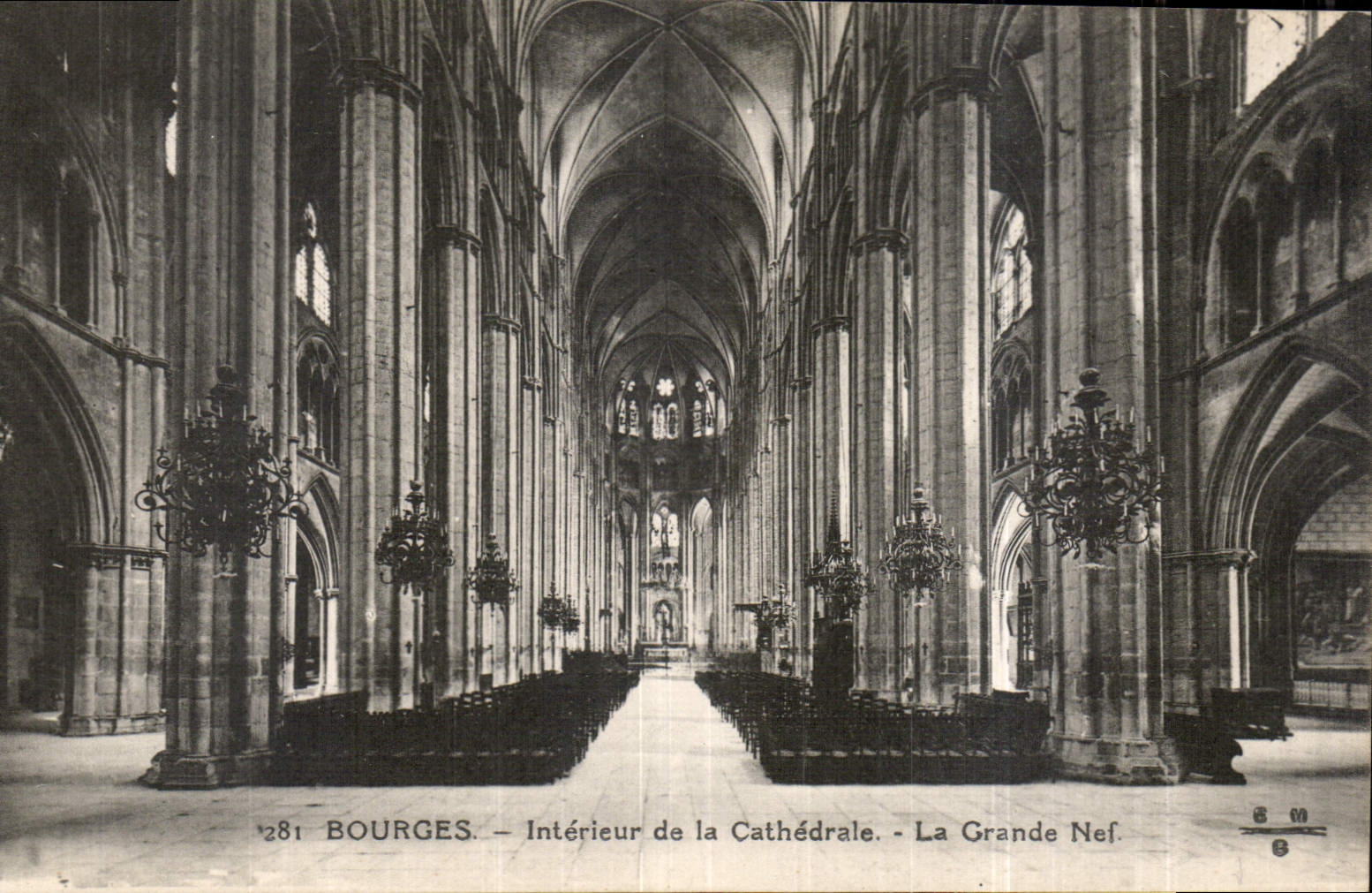 CPA Bourges Interieur de la Cathedrale La Grande Nef 