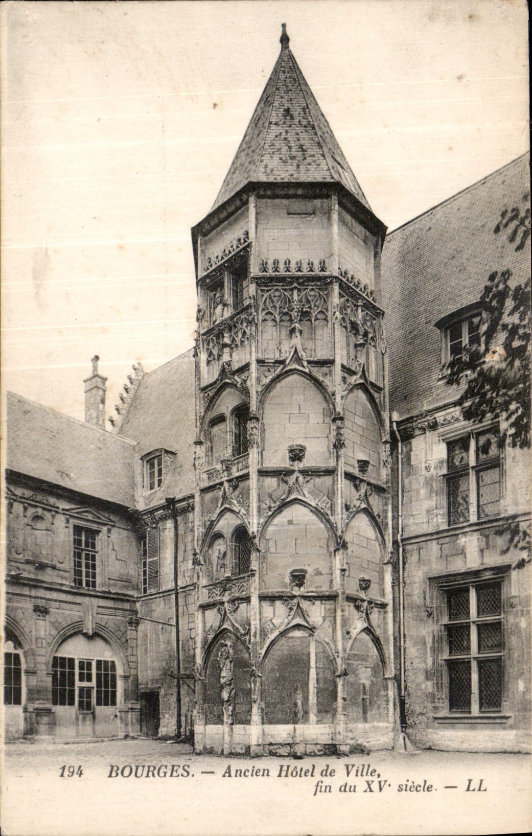 CPA Bourges Ancien Hotel de Ville fin du XV 