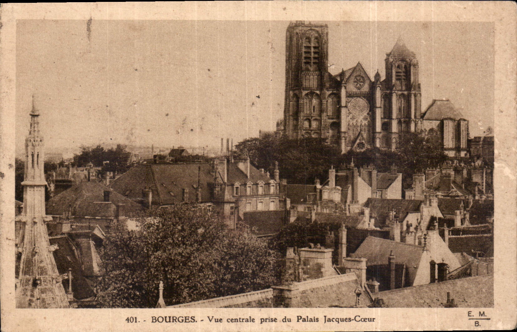 CPA Bourges Vue centrale prise du Palais Jacques Coeur 