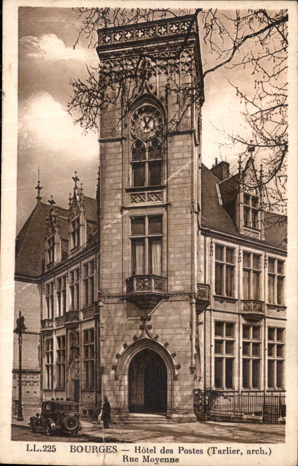 CPA Bourges Hotel des Postes Tarlier arch Rue Moyenne 