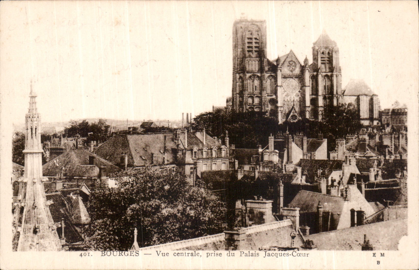 CPA Bourges Vue centrale prise du Palais Jacques Coeur 