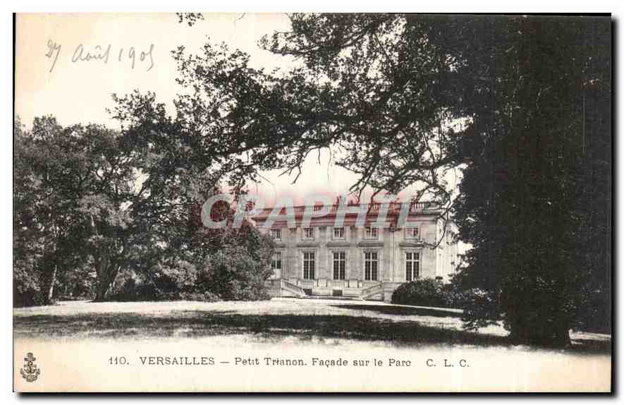 CPA Versailles Petit Trianon Facade sur le Parc 