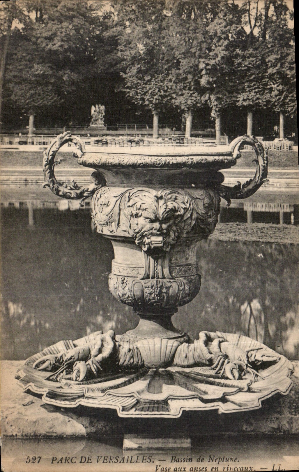 CPA Parc de Versailles Bassin de Neptune Vase aux anses en rideaux 