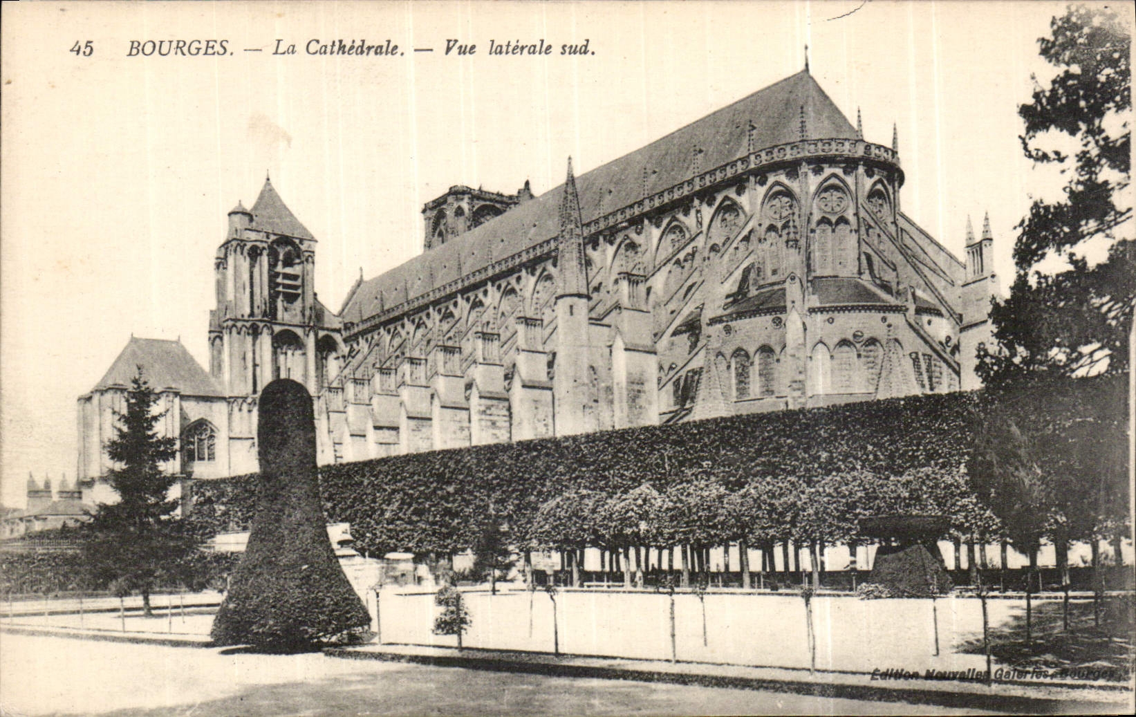 CPA Bourges La Cathedrale Vue laterale sud 
