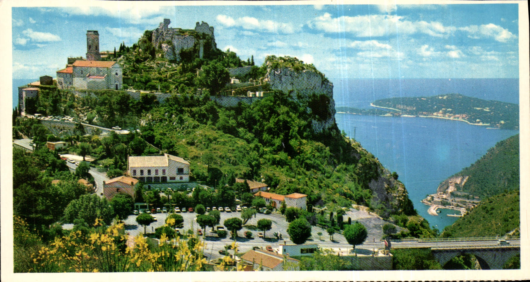 CPM Vue generale au fond le Cap Ferrat 