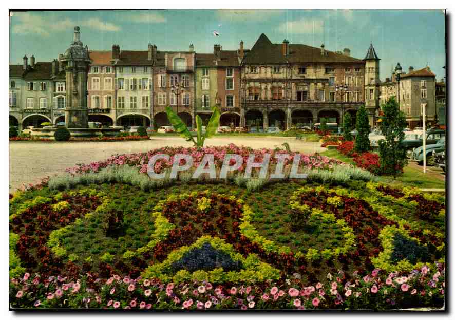 CPM Pont a Mousson Meurthe et Moselle La place Duroc Au fond les arcades et la maison des 7 peches c