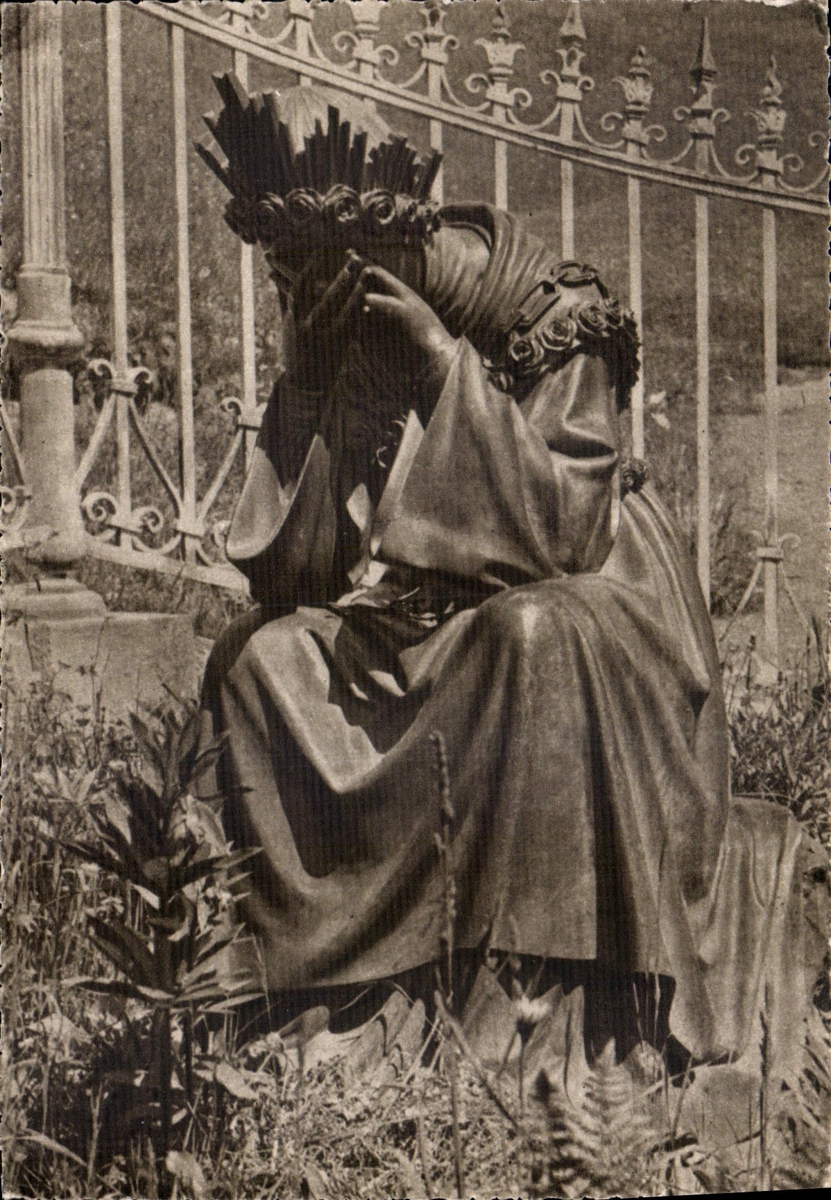 Vierge en pleurs — Sanctuaire de Notre-Dame de la Salette — NSD, Vauvillers, 1960