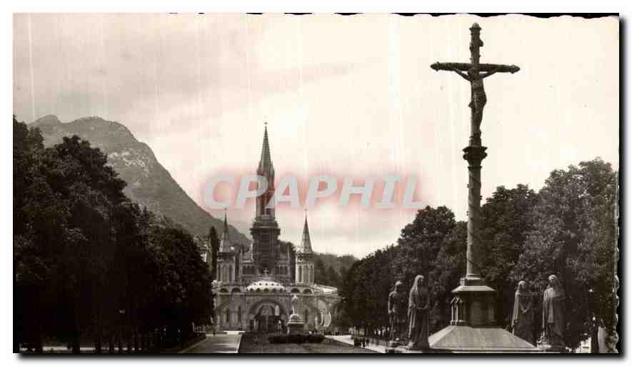 CPM Lourdes La Basilique et le Calvaire Breton 