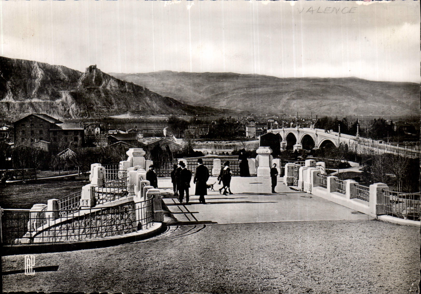 Valence — Le Parc Jovet et le Pont — Éditeur P.T.T. n° (46)
