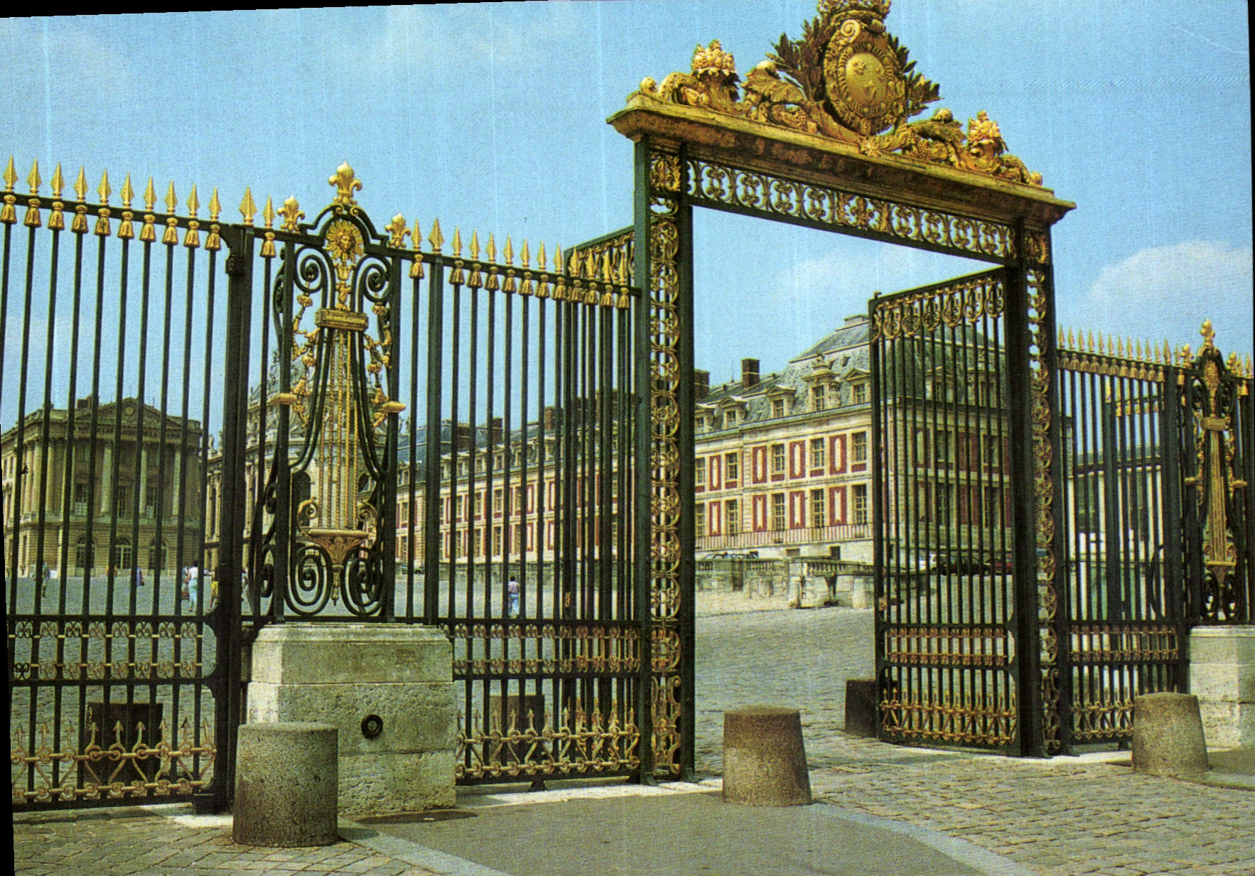 CPM Versailles Grille d'Honneur du Palais 