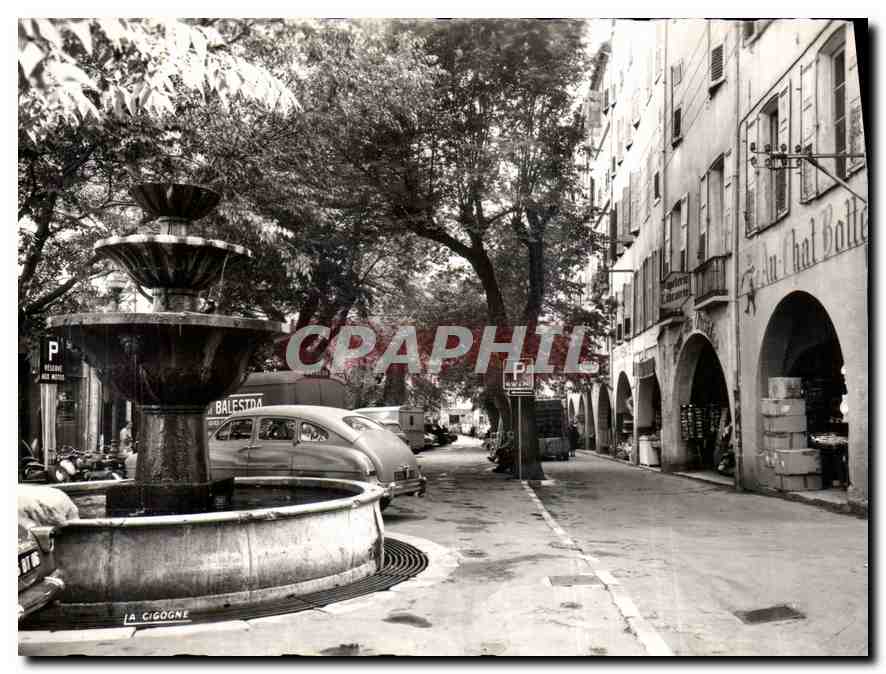 CPM Grasse Alpes Maritimes Place aux Aires et sa Vieille Fontaine 
