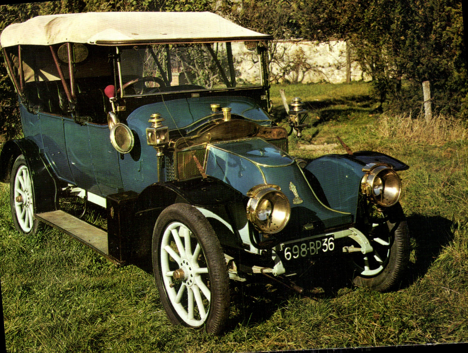 CPM Chateau de Valencay Indre Musee de l'Automobile du Centre Clement Bayard 