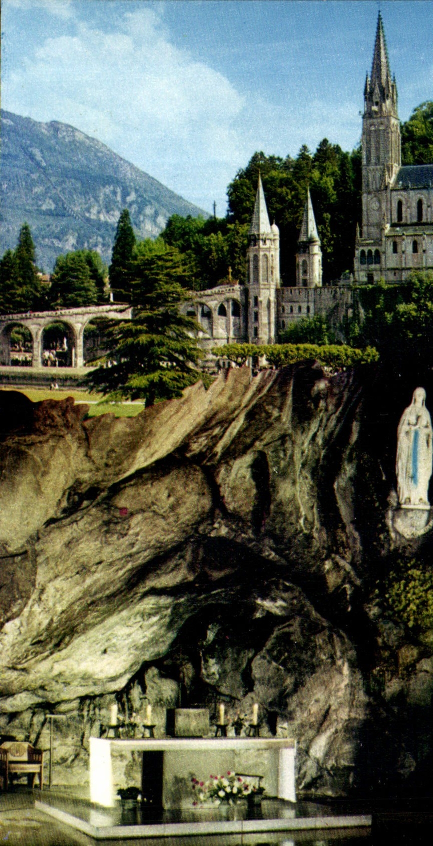 CPM Lourdes La Grotte et la Basilique 
