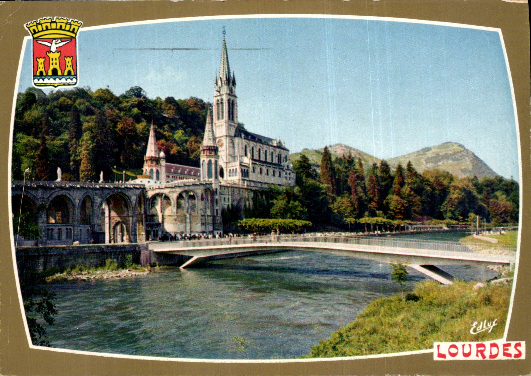CPM Lourdes La Basilique le Gave et les nouveaux Ponts 