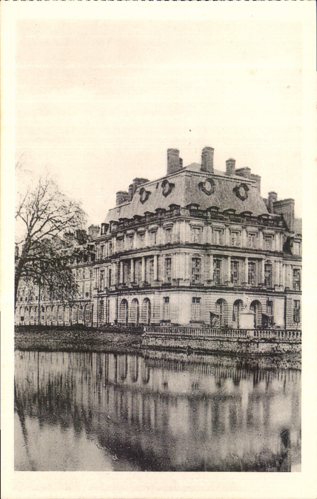 Château de Fontainebleau — Pavillon Louis XV — CPAPHIL Nr. 41