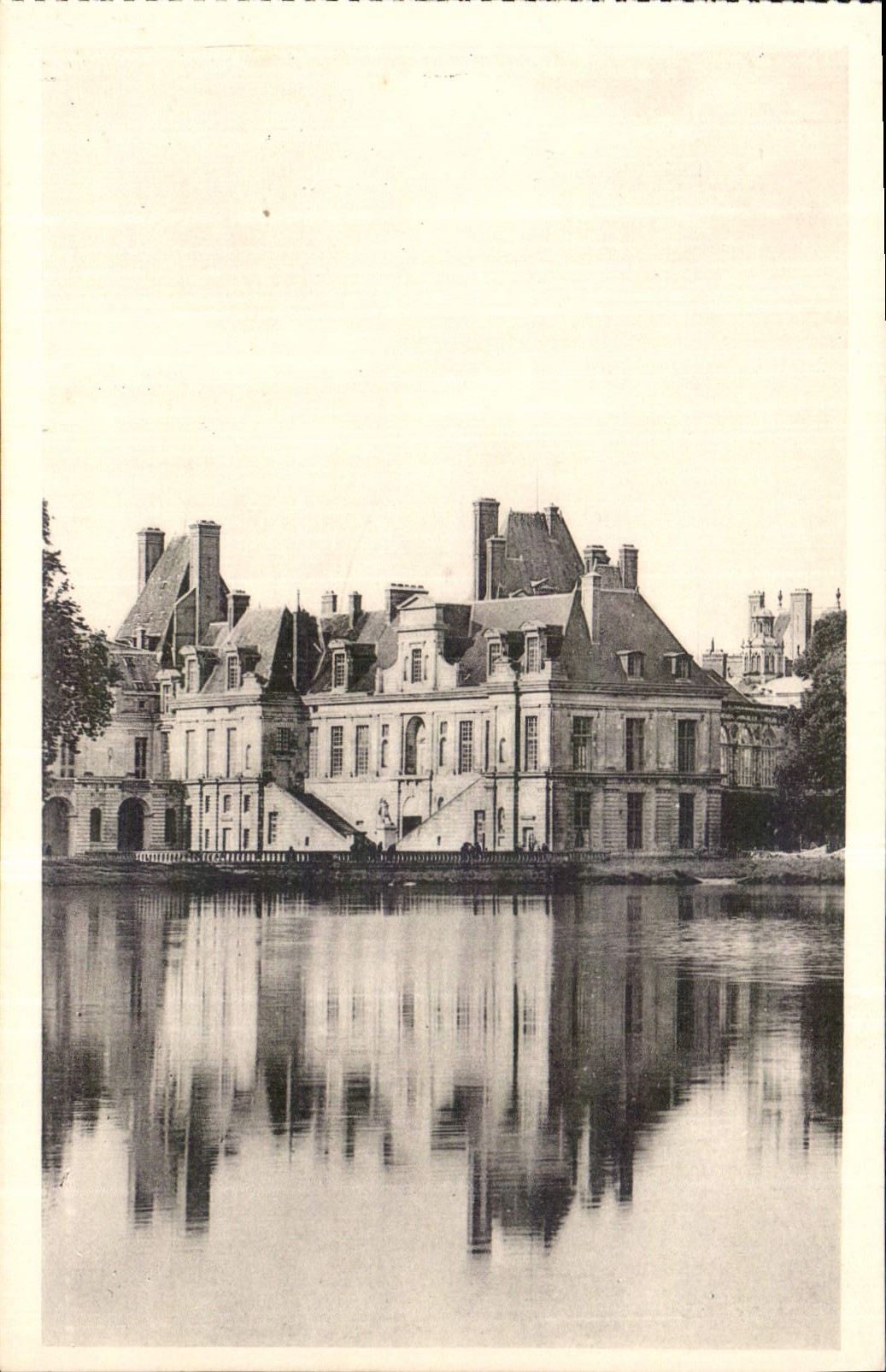 Castillo de Fontainebleau — El Ala de la Antigua Comedia — CPAPHIL n°42