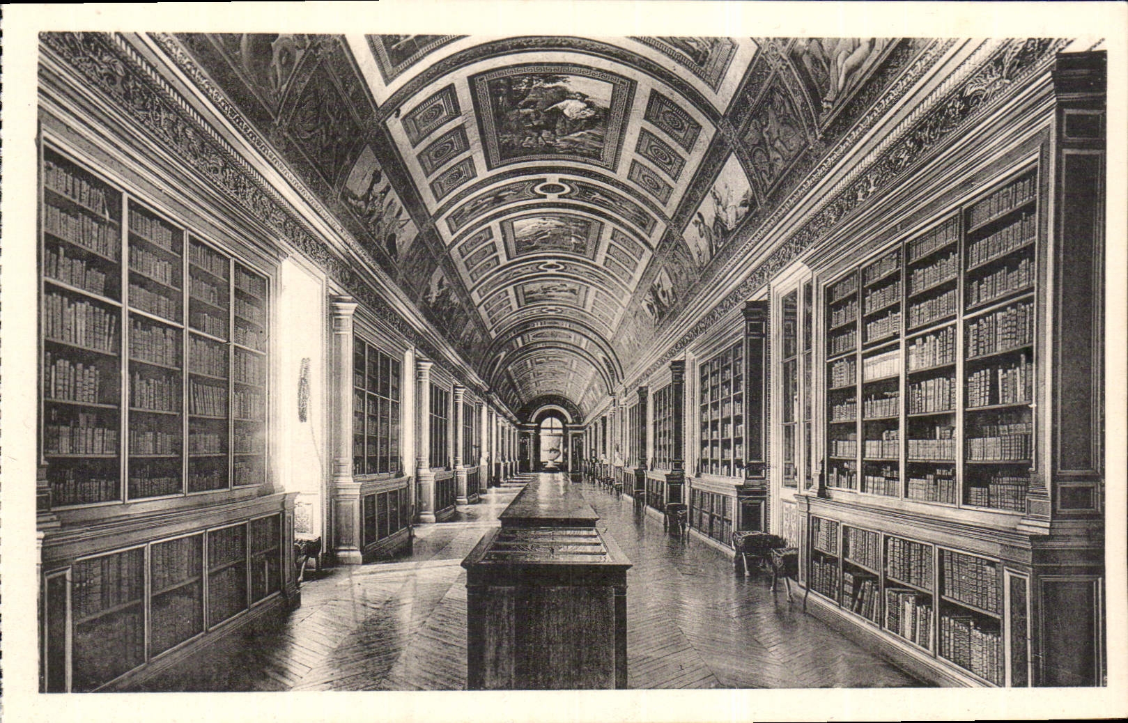 Château de Fontainebleau — Galerie de Diane ou Bibliothèque — CPAPHIL