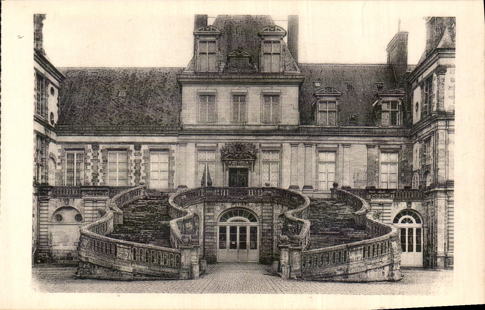 Castillo de Fontainebleau — Escalera a caballo — Edición de los Museos Nacionales