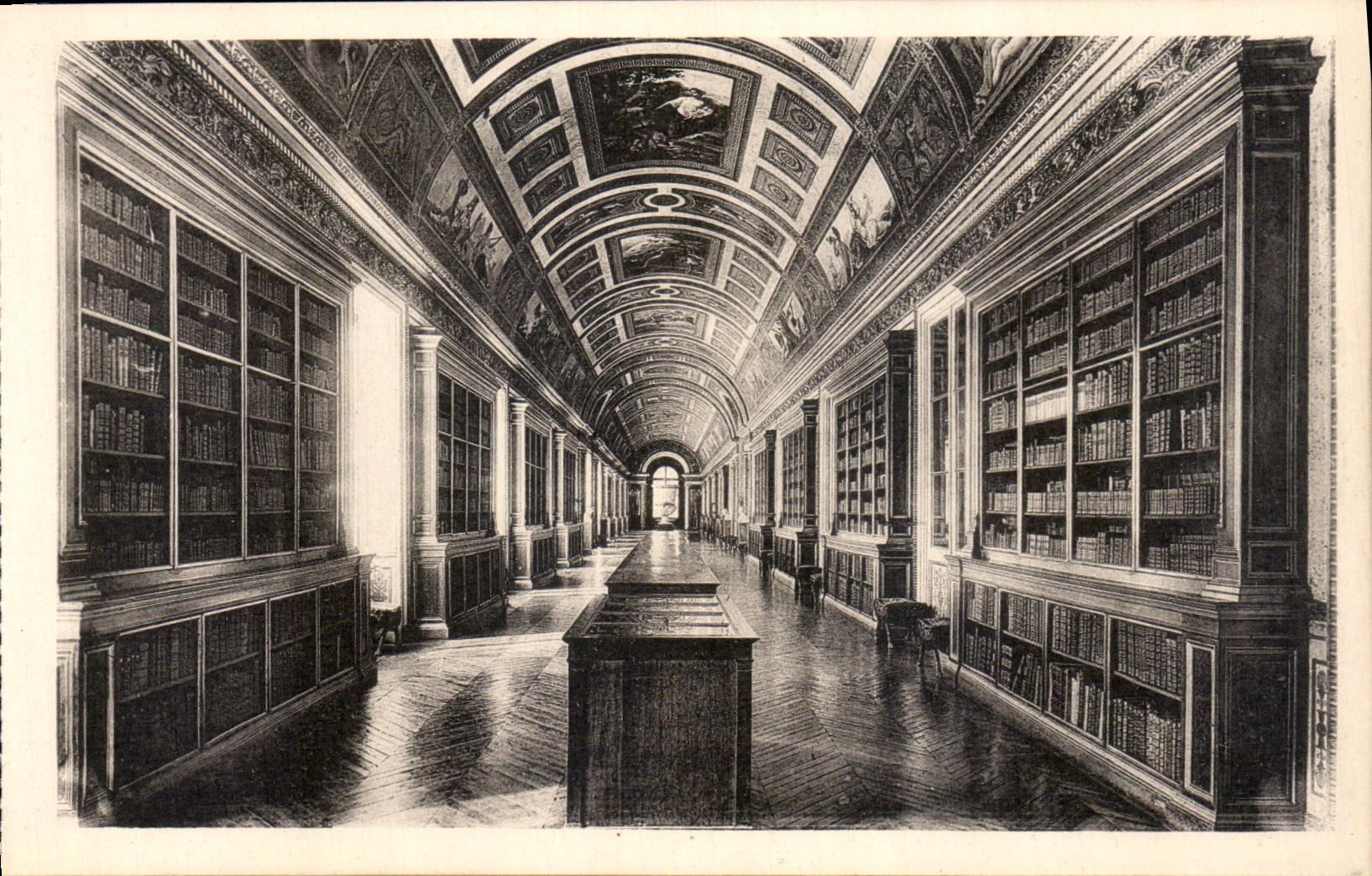 Château de Fontainebleau — Galerie de Diane ou Bibliothèque — Édition des Musées Nationaux, n°14