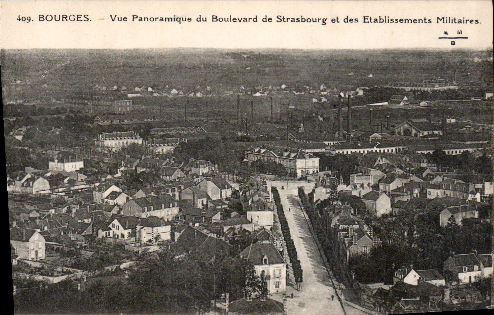 CPA Bourges Vue panoramique de Boulevard de Strasbourg et des Establissements Militaires 