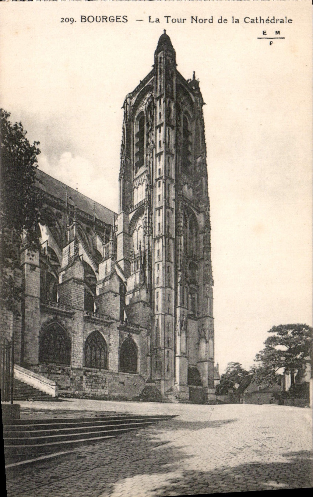 CPA Bourges La Tour Nord de la Cathedrale 
