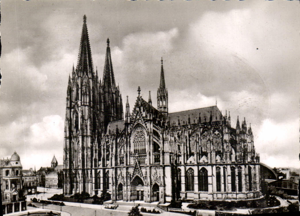 CPM La Cathedrale de Cologne vue de cote sud 