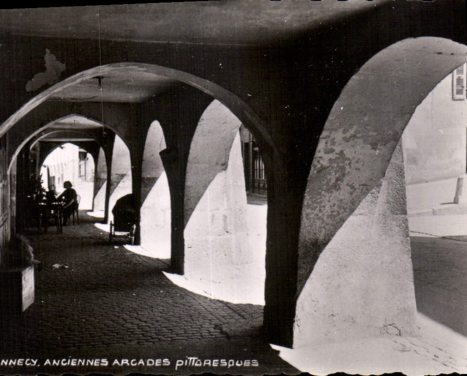 Nnency, anciennes arcades pittoresques — texte imprimé en bas — éditeur inconnu