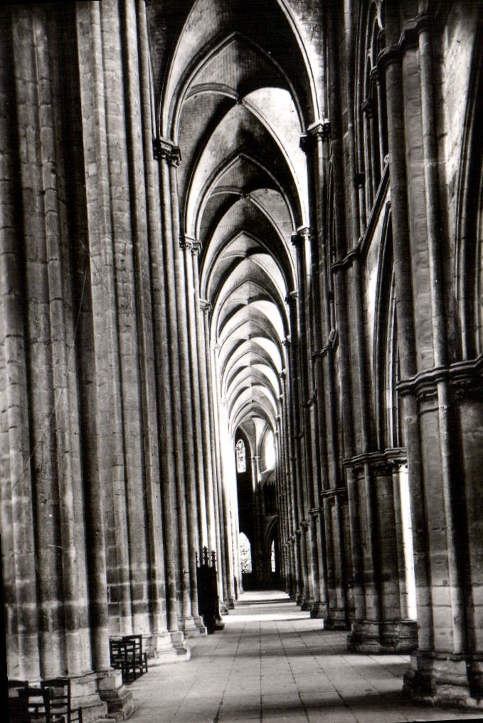 Cathédrale Saint-Étienne de Bourges — Nef latérale Sud — Collection Cathédrale de Bourges, n° 7210