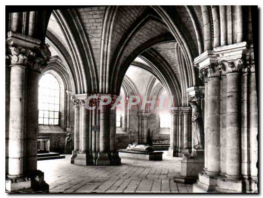 CPM Cathedrale St Etienne de Bourges L'Eglise Souterraine Cypte 