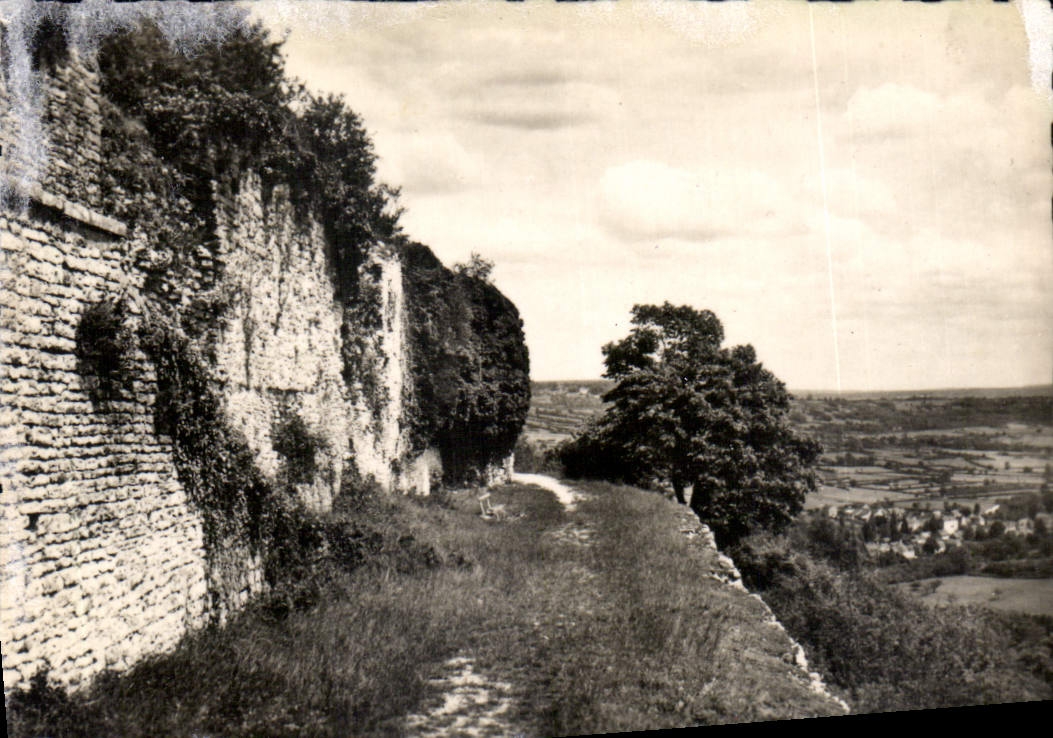CPM Vezelay  Remparts et Chemin de Ronde 