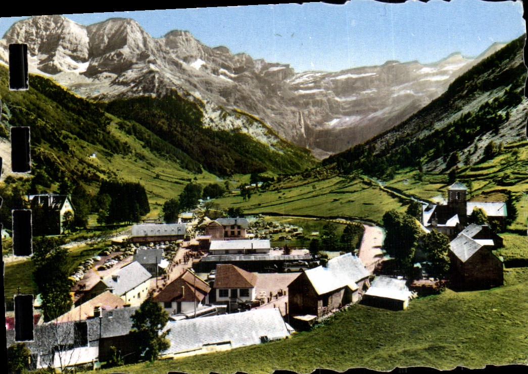 CPA Gavarnie Le Village et le Cirque 