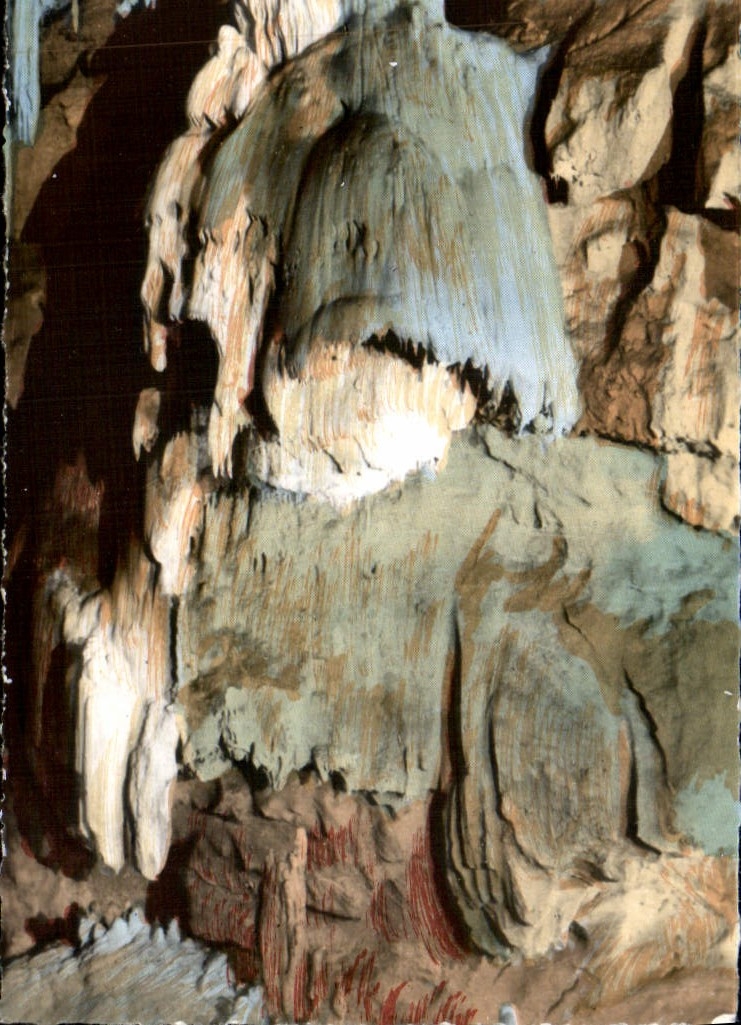 CPM Les Pyrenees Les Grottes de Betharram La Cloche 