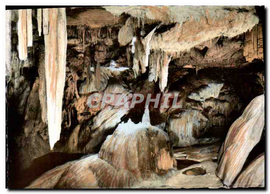 CPM Les Pyrenees Les Grottes de Betharram Jeanne d'Arc et Salle des Lustres 