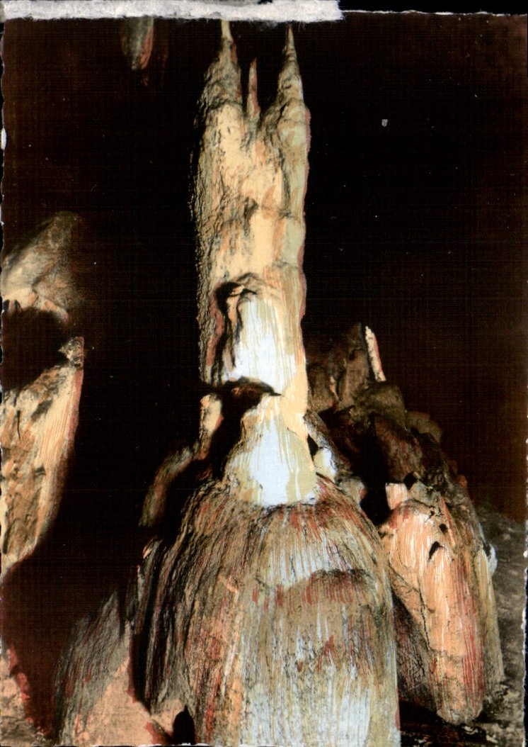 CPM Les Pyrenees Les Grottes de Betharram Le Minaret 