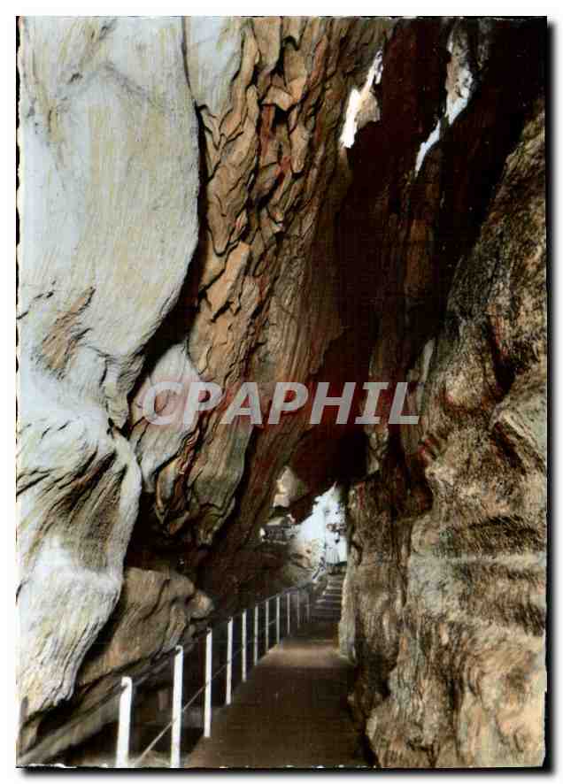 CPM Les Pyrenees Les Grottes de Betharram Sur la Passerelle dans la grande faille 