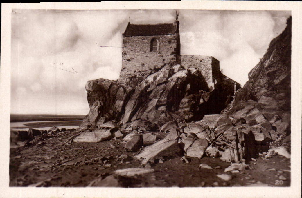CPM Mont St Michel la chapelle Saint Auber 