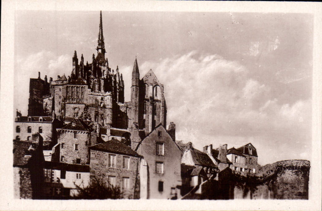 CPM Mont St Michel vue a l'Est prise des remparts 