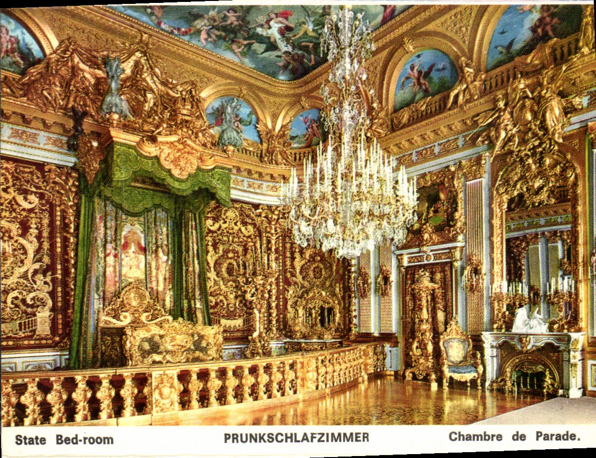 CPM Chambre de Parade en style Louis XIV le lit royal servait de trone pendant le petit et le grand 